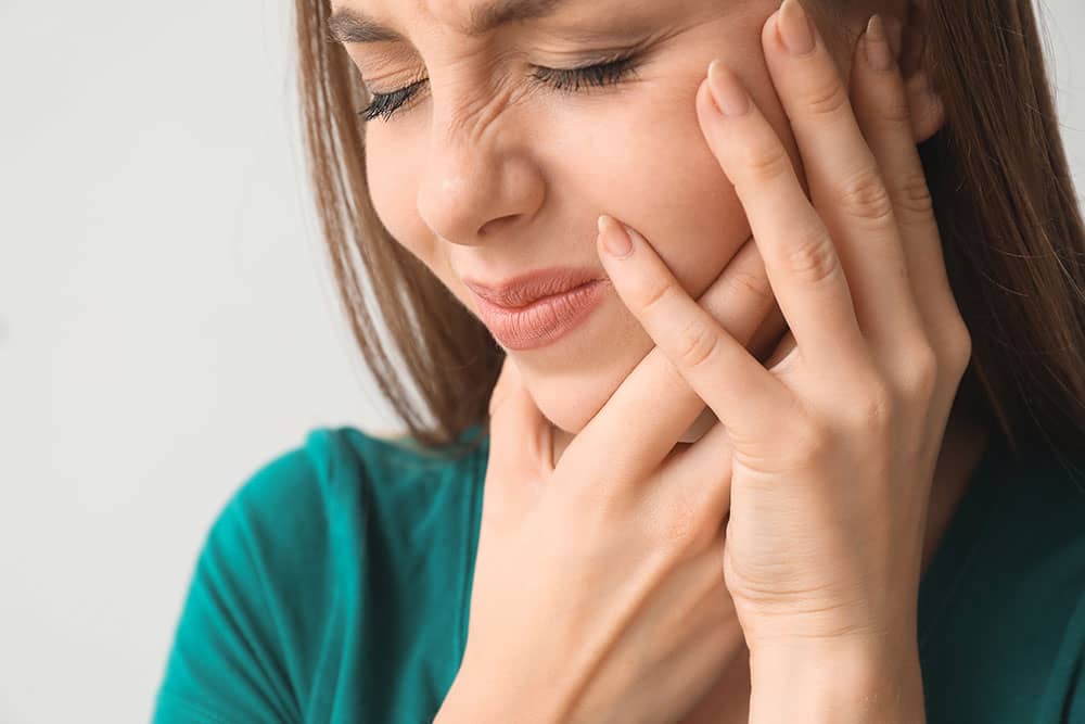 caring for a chipped tooth emergency